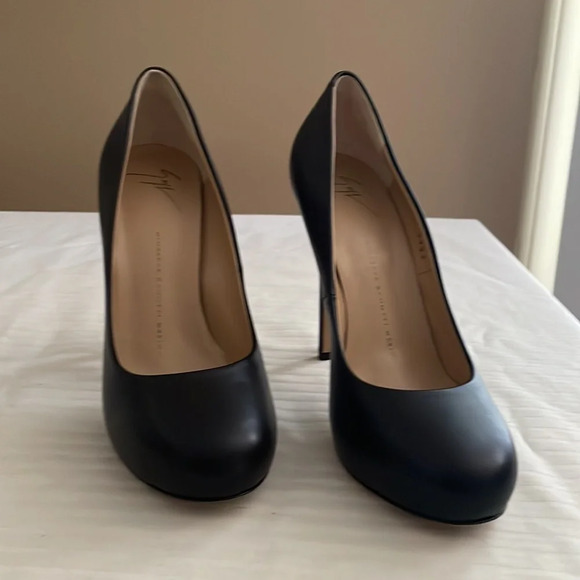 Giuseppe Zanotti Leather Pumps Heels Black Stiletto size 39 US 9 Classic NWOB - Picture 1 of 10